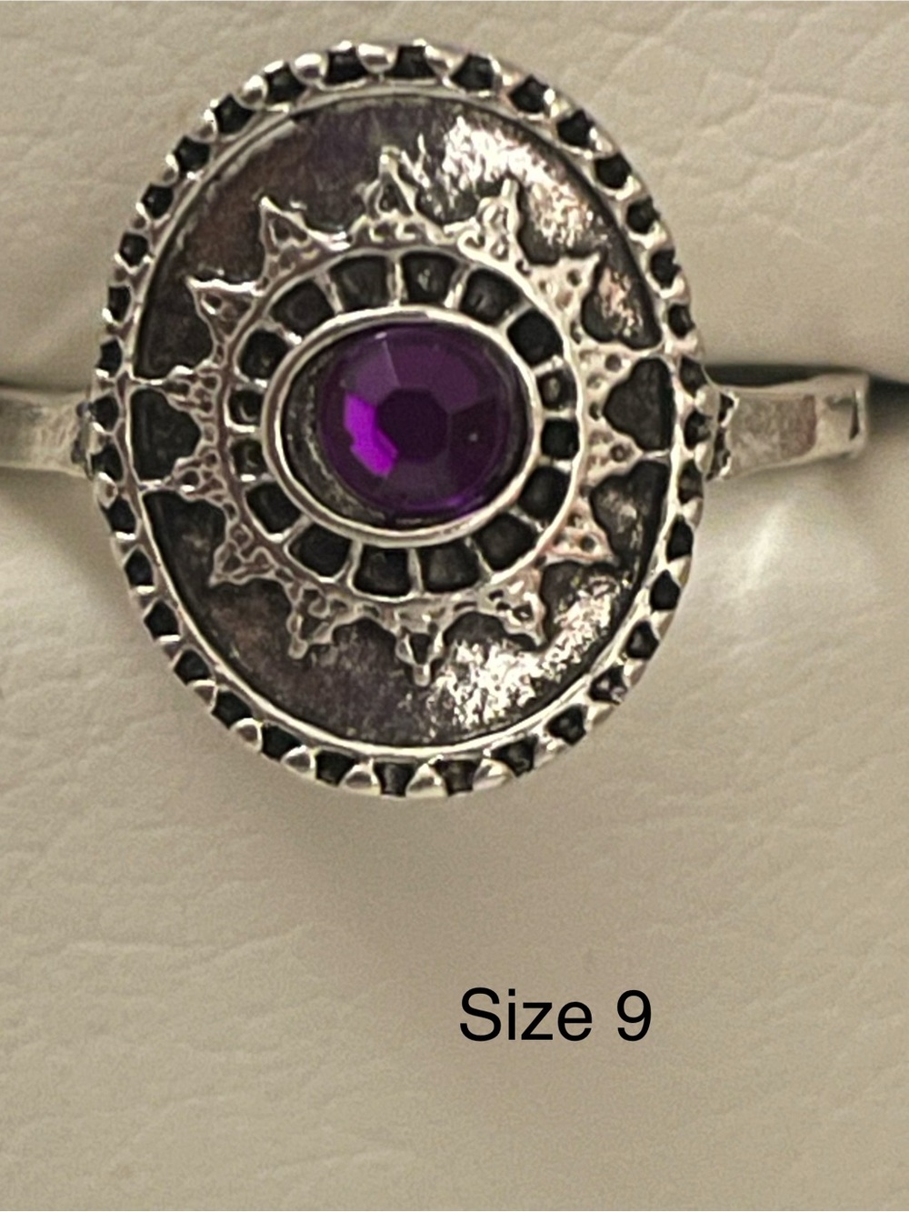 Vintage Style Silver Ring with Purple Center cabochon - Size 9